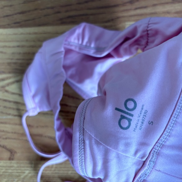 Luxe ALO Yoga bras and leggings bundle - Picture 10 of 11
